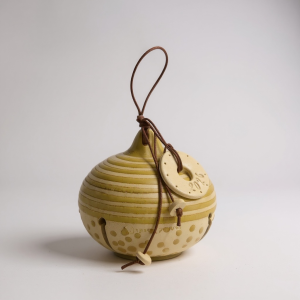 Χειροποίητο κεραμικό κουδούνι-γούρι 2026